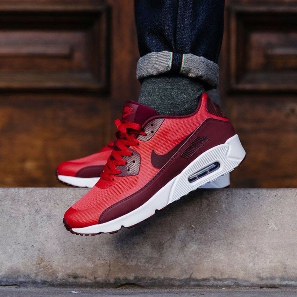 Men's Nike Air Max Ultra 2.0 Essential (Size 10.5)